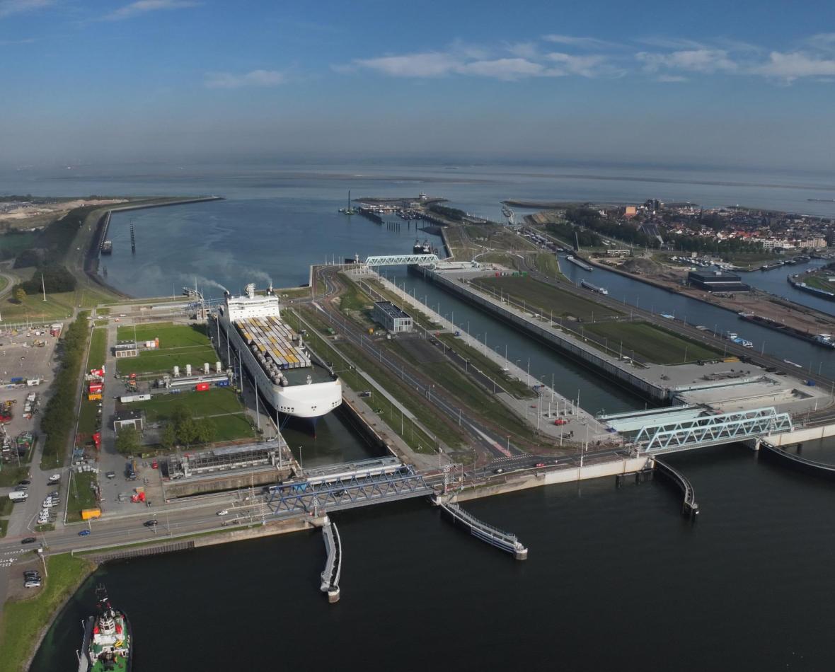 Luchtfoto Noordzeesluizen september 2024